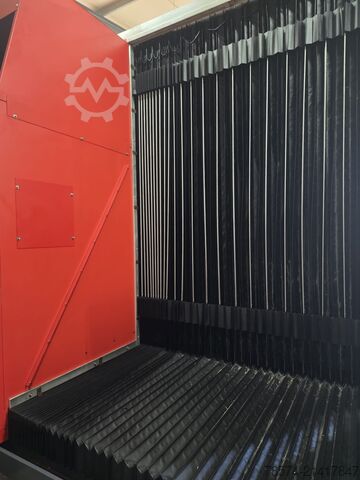 Universal machining center Matec 30HV