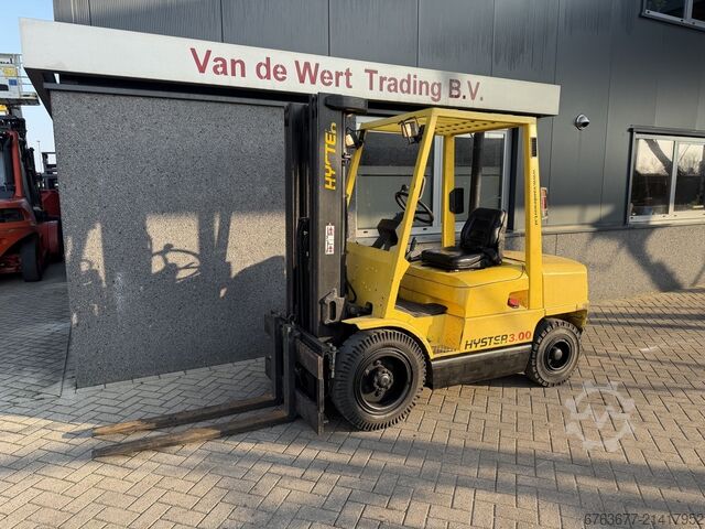 Forklift HYSTER H3.00XM triplex 465 freelift sideshift 3700 hours 2000 DIESEL HYSTER H3.00XM triplo465 freelift sideshift 3700hours 2000 DIESEL
