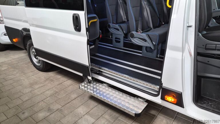 Kleinbus Opel Movano Lord light Lagerfahrzeug Stock 18 SS