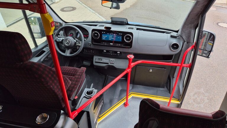 Kleinbus MERCEDES-BENZ Sprinter 517 Heckniederflur Vorlauffahrzeug