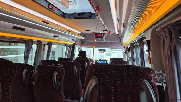 Kleinbus MERCEDES-BENZ Sprinter 517 Heckniederflur Vorlauffahrzeug