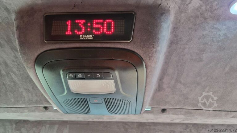 Kleinbus MERCEDES-BENZ Sprinter 517 Heckniederflur Vorlauffahrzeug