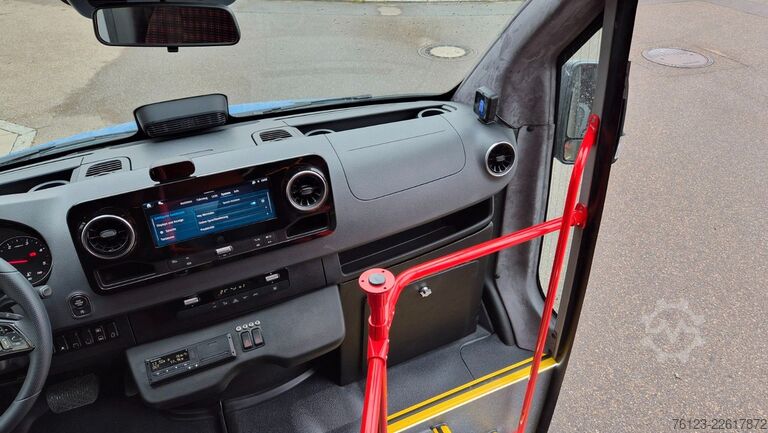 Kleinbus MERCEDES-BENZ Sprinter 517 Heckniederflur Vorlauffahrzeug
