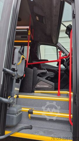 Kleinbus MERCEDES-BENZ Sprinter 517 Heckniederflur Vorlauffahrzeug