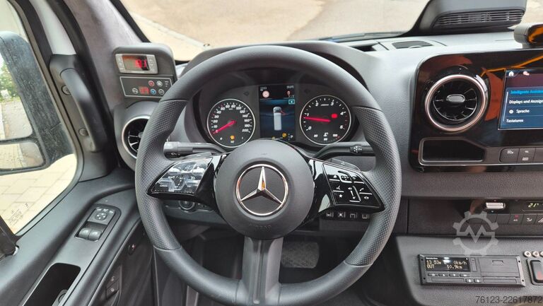 Kleinbus MERCEDES-BENZ Sprinter 517 Heckniederflur Vorlauffahrzeug