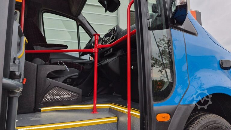 Kleinbus MERCEDES-BENZ Sprinter 517 Heckniederflur Vorlauffahrzeug