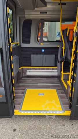 Kleinbus MERCEDES-BENZ Sprinter 517 Heckniederflur Vorlauffahrzeug