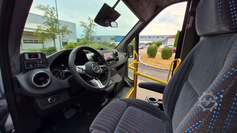 Kleinbus MERCEDES-BENZ Sprinter 517 Heckniederflur Vorlauffahrzeug