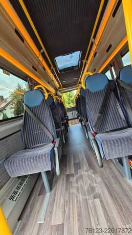 Kleinbus MERCEDES-BENZ Sprinter 517 Heckniederflur Vorlauffahrzeug