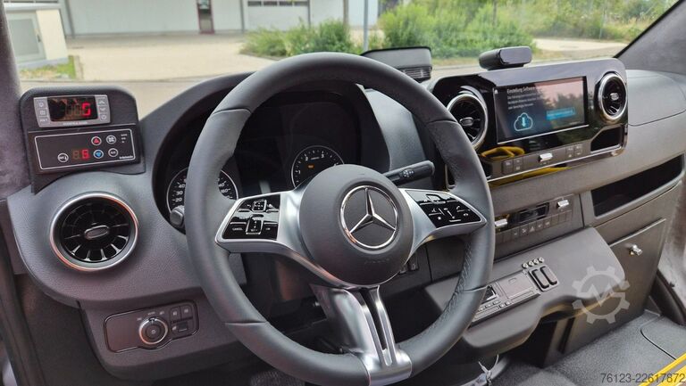 Kleinbus MERCEDES-BENZ Sprinter 517 Heckniederflur Vorlauffahrzeug