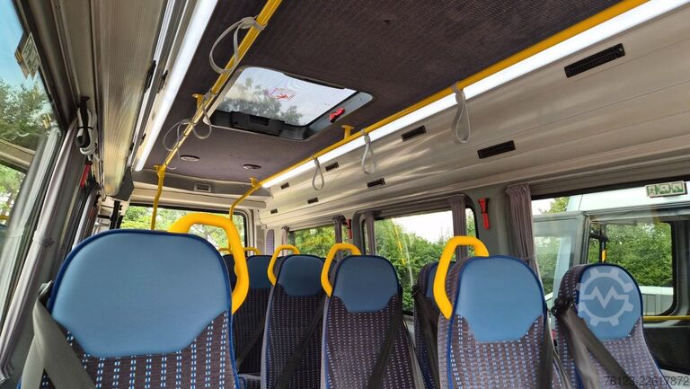 Kleinbus MERCEDES-BENZ Sprinter 517 Heckniederflur Vorlauffahrzeug