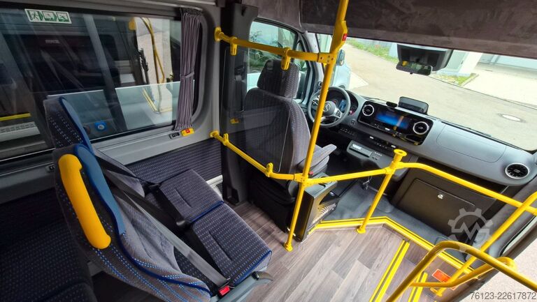 Kleinbus MERCEDES-BENZ Sprinter 517 Heckniederflur Vorlauffahrzeug