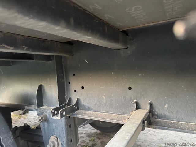 Sliding tarpaulins Van Hool 3-ass schuifzeilen oplegger