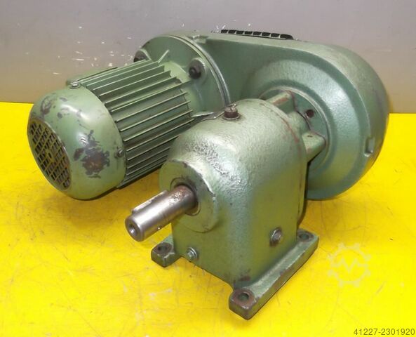 Adjustable gear motor 0.75 kW 35-189 rpm Lenze 155-ZNA0-80-4