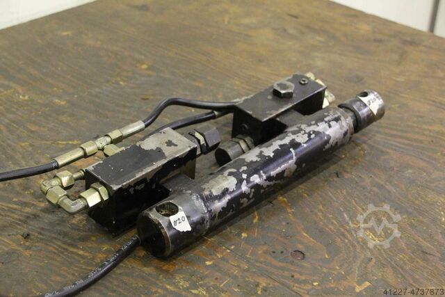 Hydraulic cylinder unbekannt Hub 140 mm