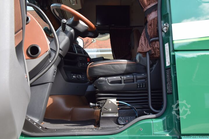 Standard tractor unit Daf XF 530 FT Retarder Leder Standklima Hydraulik