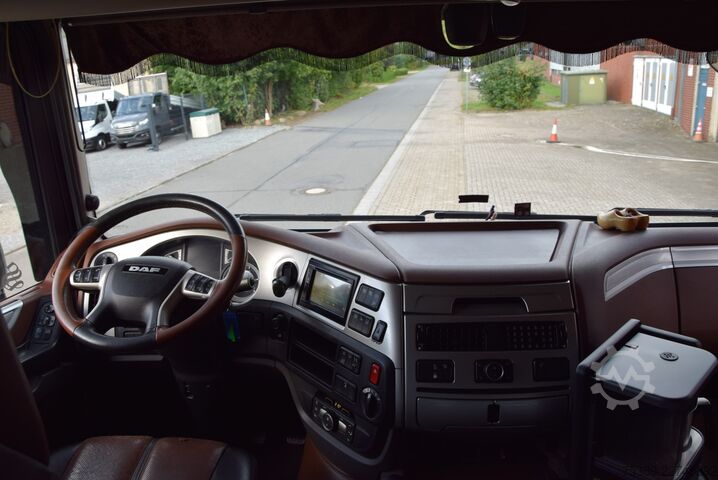 Standard tractor unit Daf XF 530 FT Retarder Leder Standklima Hydraulik