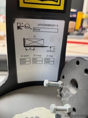 Four-way reachtruck Linde R25 F
