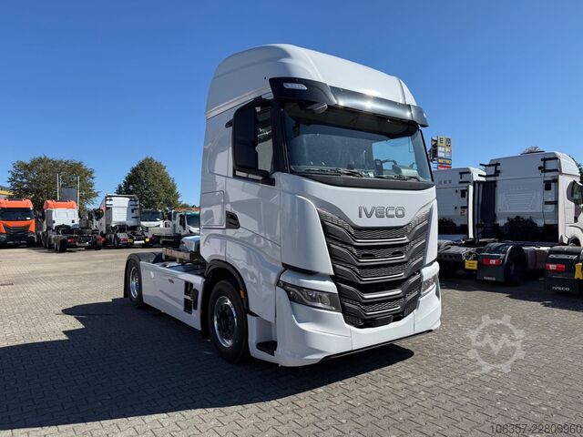 Standard tractor unit IVECO S-WAY AS440S58 T/FP mit ADR Intarder