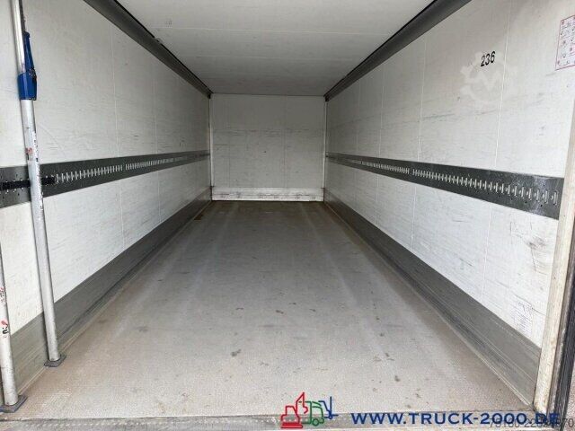 LKW mit Kofferaufbau Mercedes-Benz Antos 1830 Isolierter Koffer 7.40m LBW 1.5t.