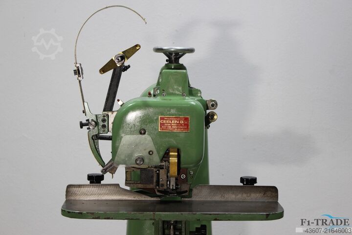Drahtheftmaschine / Wire Stitching Machine Polygraph 703/1T