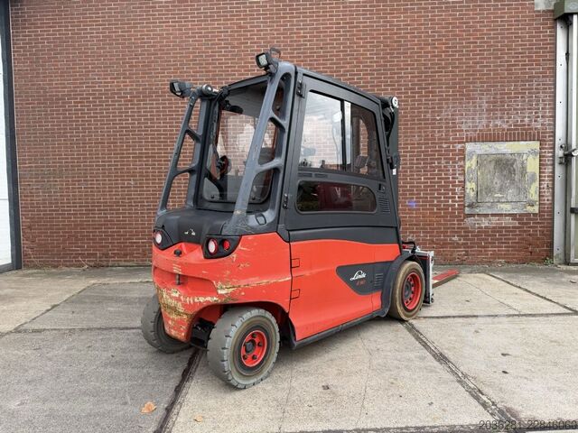 Electric 4-wheel forklift Linde E50HL-01