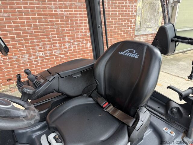 Electric 3-wheel forklift Linde E16C-02