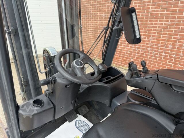 Electric 3-wheel forklift Linde E16C-02