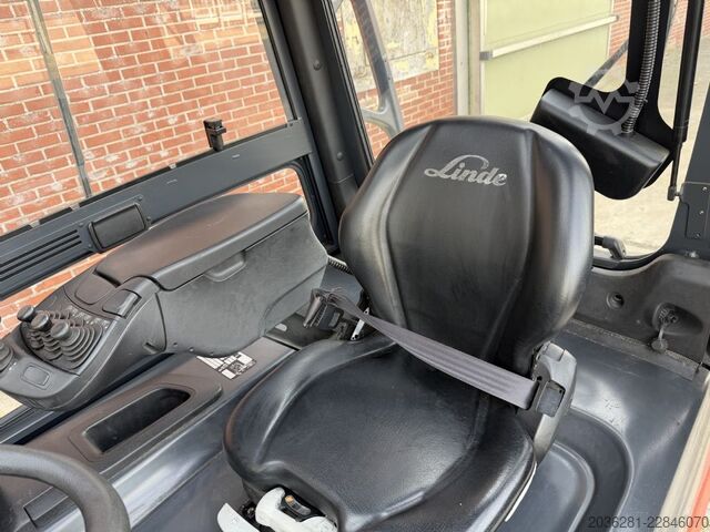 Electric 4-wheel forklift Linde E35L-01