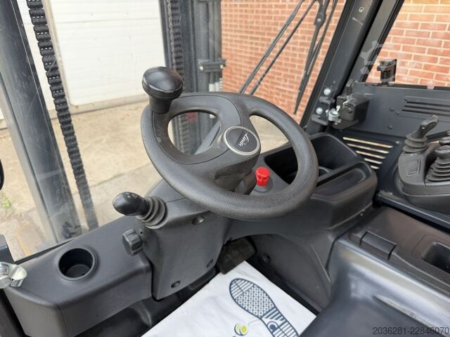 Electric 4-wheel forklift Linde E35L-01