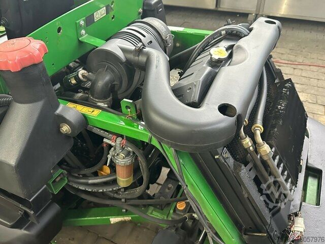Mäher John-Deere F1445 Großflächenmäher Aufsitzmäher