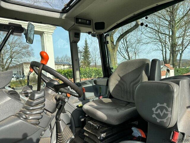 Front-end loader Claas Axos 310 mit Frontlader FL80