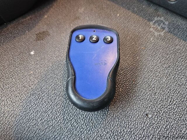 Koffer VOLVO FM 11.330 3 SEATS LIFT 290TKM