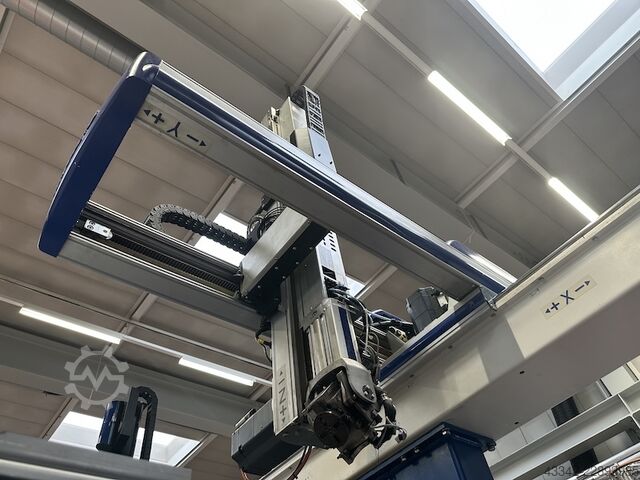 Spritzgießmaschine NETSTAL SYNERGY  S-2400-2150