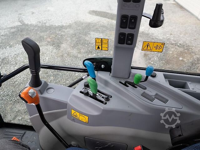 Traktor New Holland Boomer 50 CAB