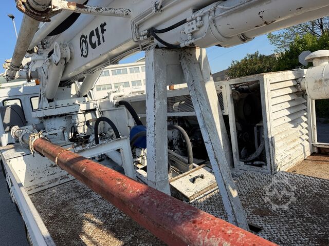 Betonpumpen-LKW Iveco Magirus 330