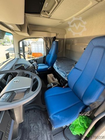 LKW mit Pritsche (offen) VOLVO FH500 6x4mit Fassi F545 2.27 JIB Winde sofort