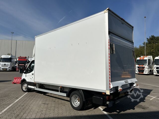 Closed box Ford Transit 2.0 TDCI Trend RWD / Box / Loadlift / F...