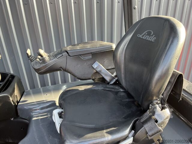 Electric 4-wheel forklift Linde E20PH-02