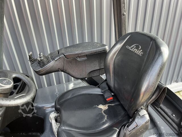 Electric 3-wheel forklift Linde E16C-02