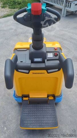 Elektrischer Hubwagen mit Fahrer Jungheinrich ERE 120