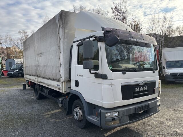 Truck with flatbed and tarpaulin / tail lift MAN TGL 12.250 BL, Plane