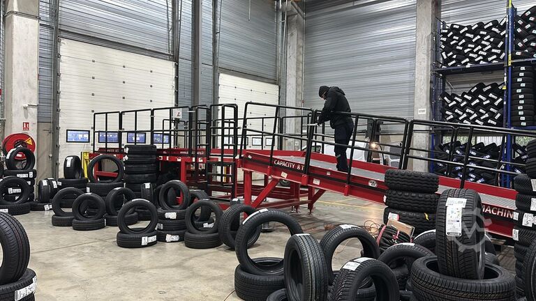 Pallet storage AZ MACHINERY Rampe fixe de chargement