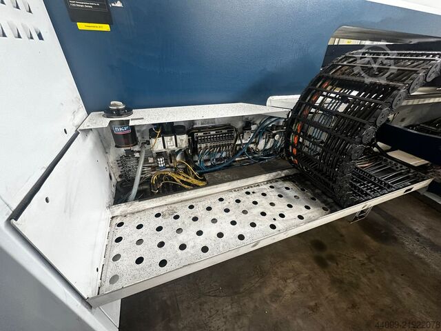 Punching and nibbling machine TRUMPF TruPunch 5000 S01