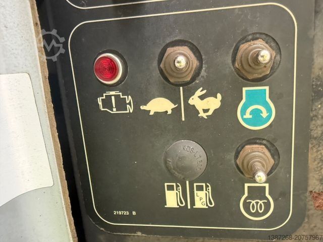 Arbeitsbühne GENIE S45 / 4x4 Diesel / 15.7 Meter / 2015 BJ