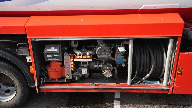 Volvo FL 280 ADR Fuel tank truck 12.700ltr 481.300km Volvo FL 280 ADR Fuel tank truck 12.700ltr 481.300km