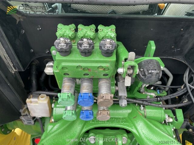 John Deere 5085M John Deere 5085M