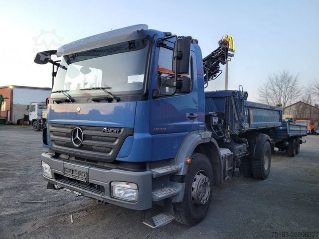 Dreiseitenkipper LKW MERCEDES-BENZ Axor 1833 K 2-Achs Kipper Kran iferst