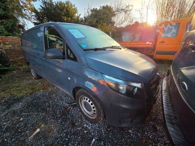 Minibus MERCEDES-BENZ Vito Kasten 110  Kamera Tempom. Klima Tüv neu E6
