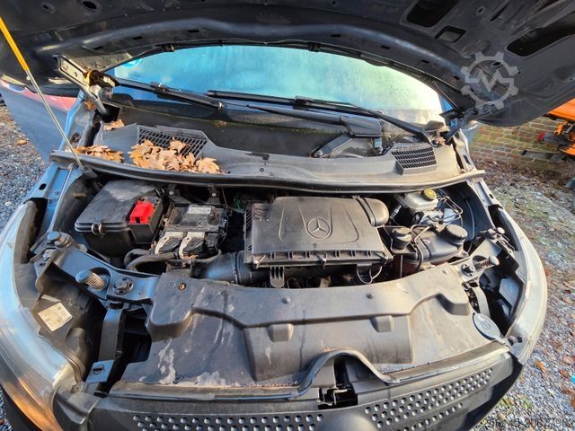 Minibus MERCEDES-BENZ Vito Kasten 110  Kamera Tempom. Klima Tüv neu E6